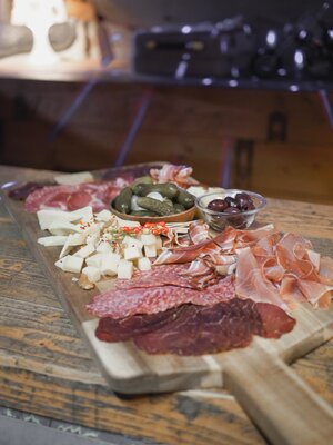 An extensive aperitif is organized for the guests. The picture shows cheese and cold cuts.